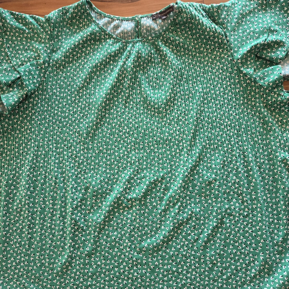 Adrianna Papell Green Ruffled Short Sleeve Blouse